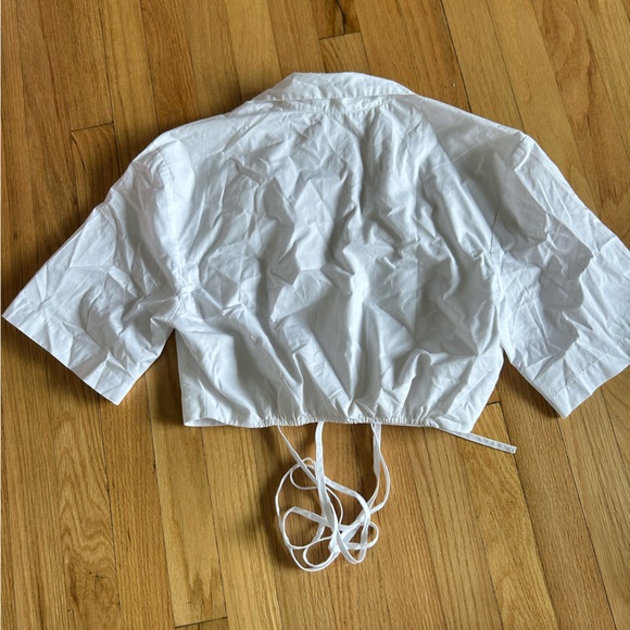 NWT Abercrombie cropped shirt with tie detail - Picture 2 of 3